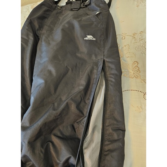 Trespass Black Insulated Snow Pants | Bibs, Waterproof & Windproof, TP50 Tech - Picture 10 of 12